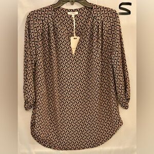 Pleione Geometric Pattern Blouse in Black and Pink